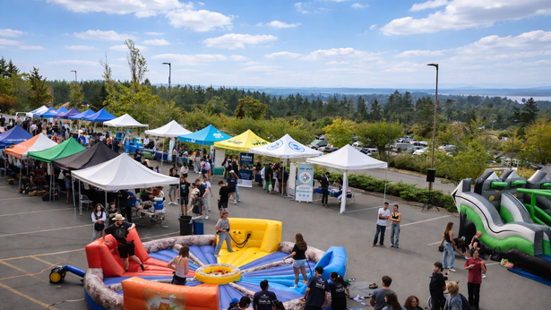 students at the rockviu connect fair